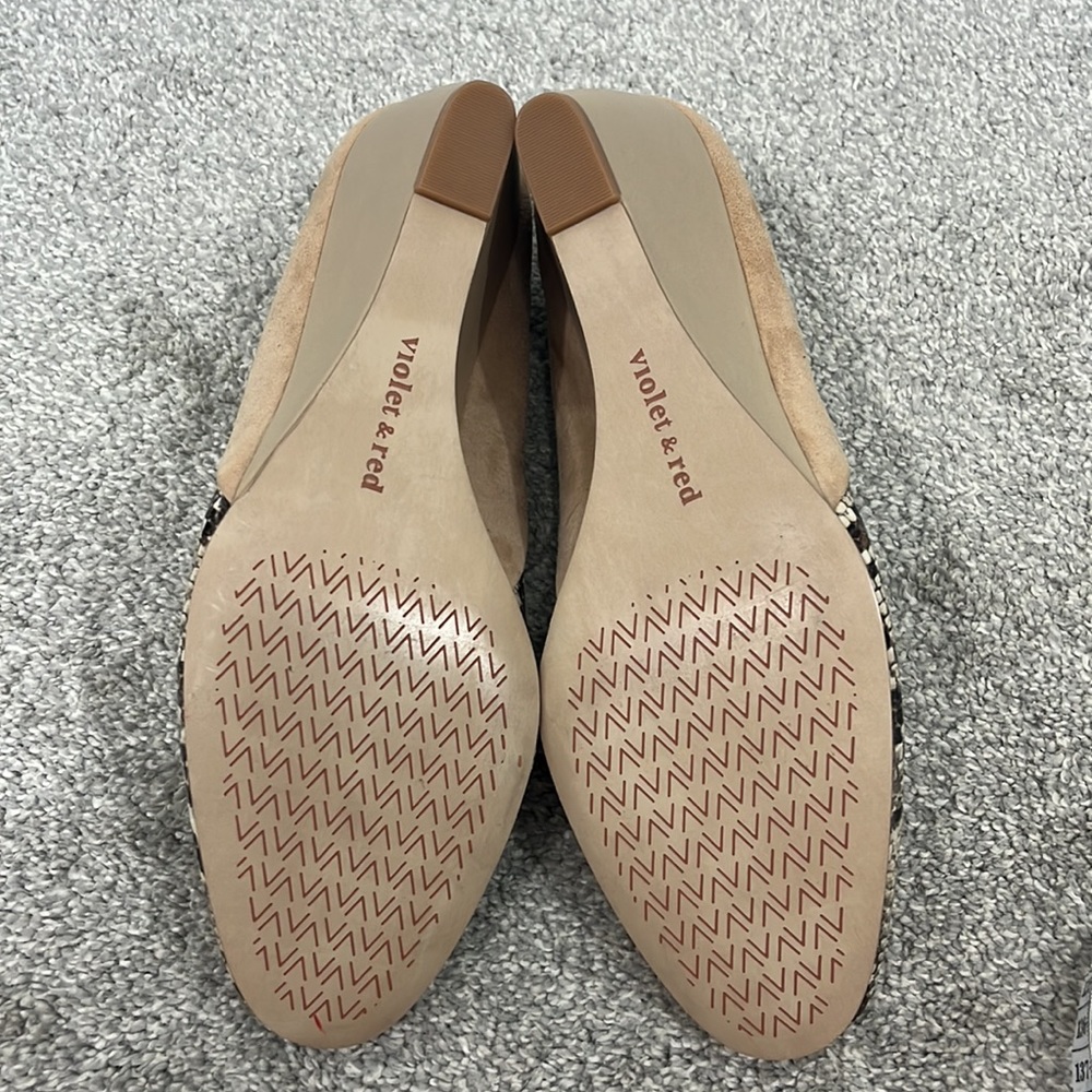 Beige Snake-Print Wedge Pumps - Picture 7 of 11